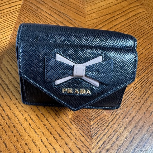 Prada wallet - Picture 1 of 3